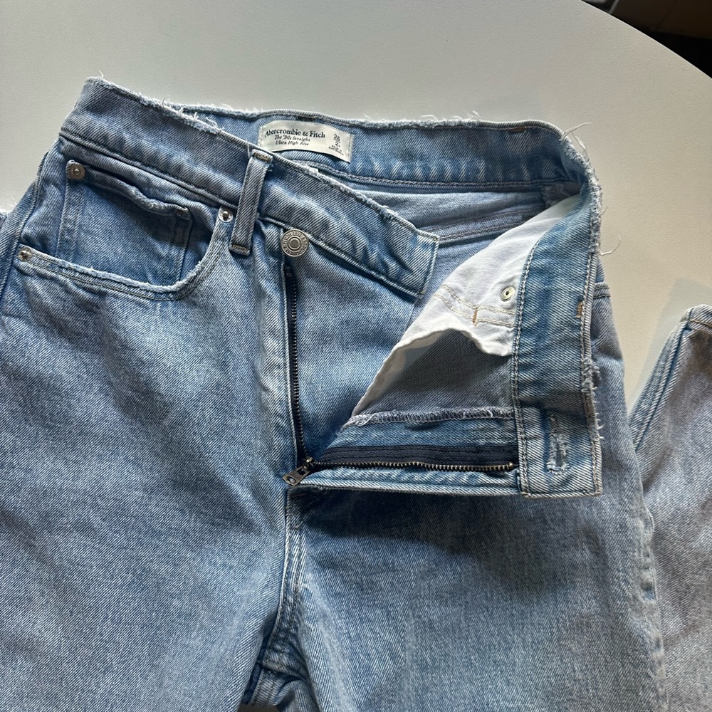 Abercrombie Curve Love Ultra High Rise 90s Straight criss cross Jean - Picture 12 of 13